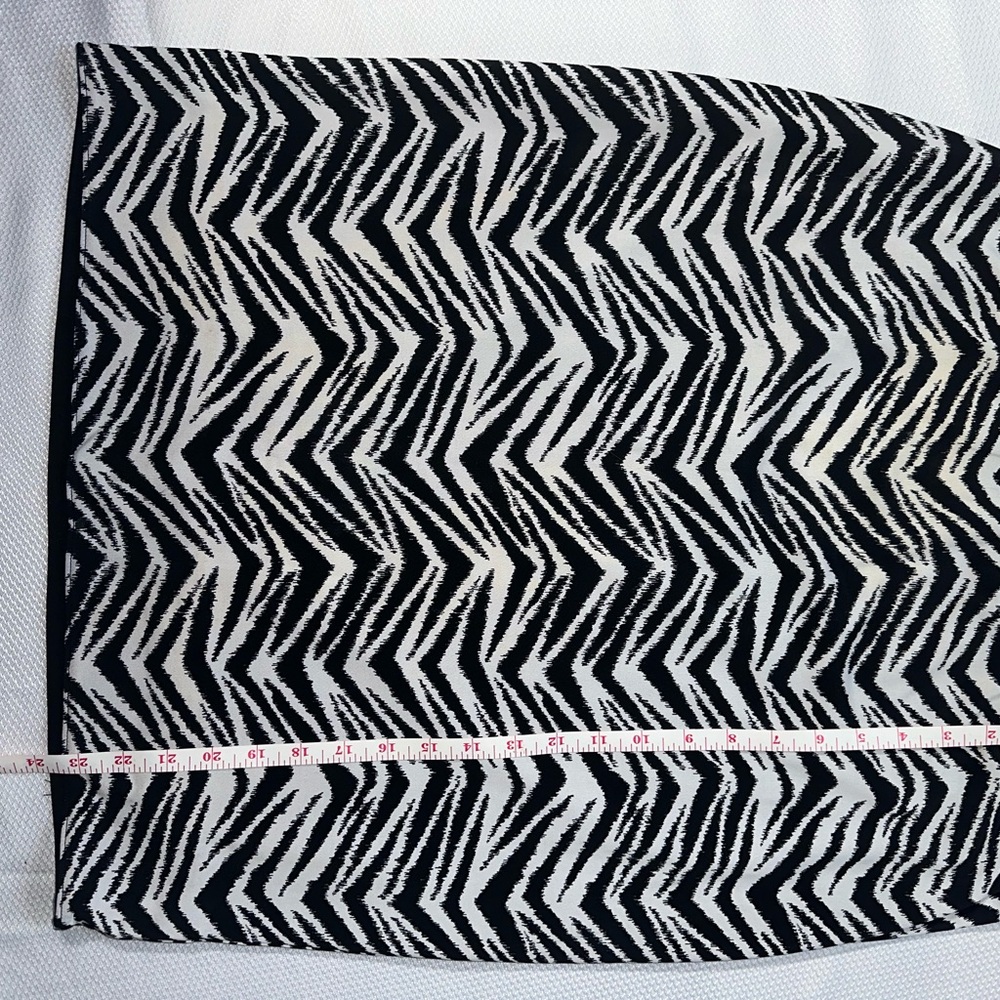 White House Black Market Monochrome Knit Fabric